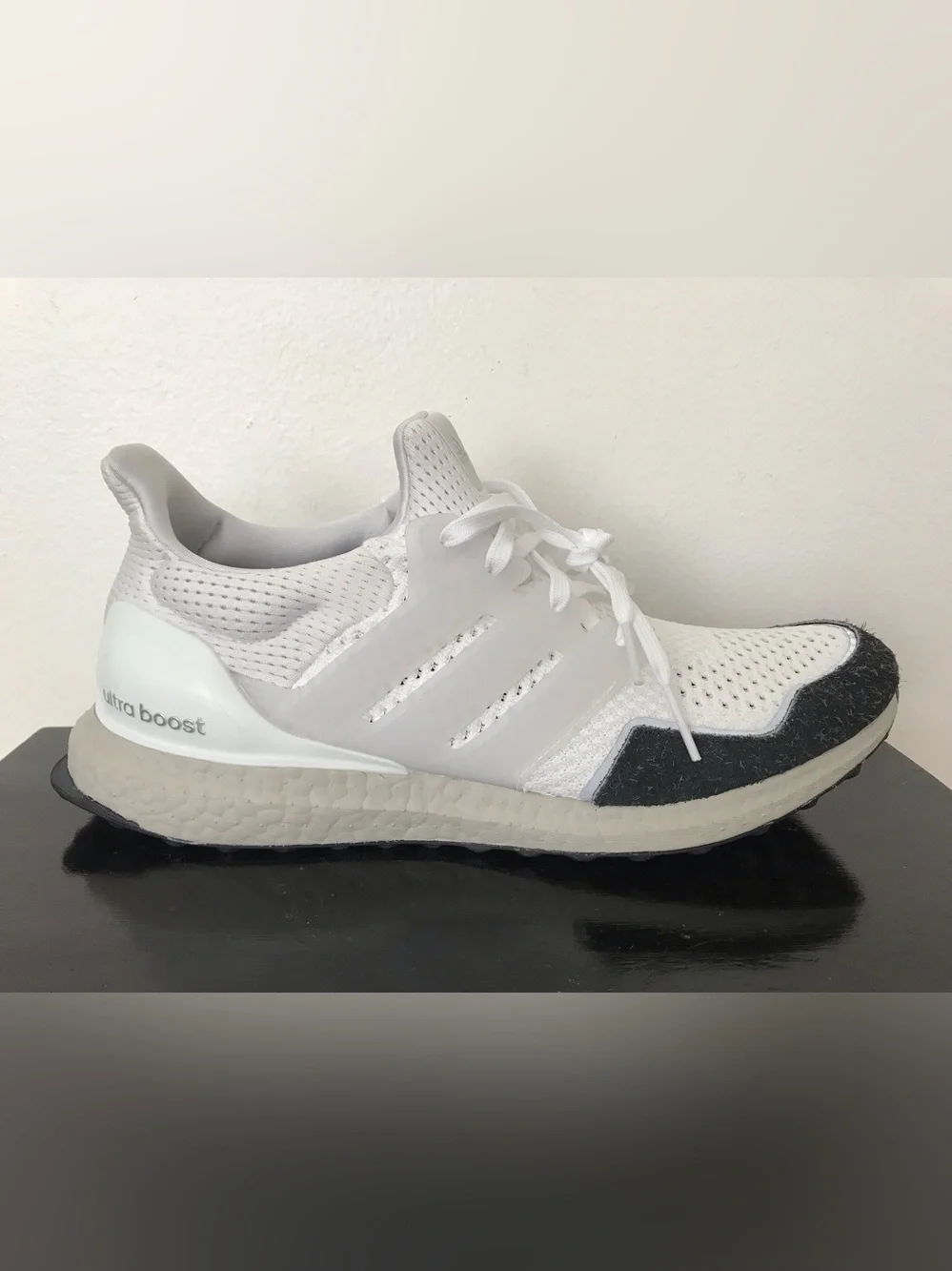Size 10 Mens Adidas UltraBoost 1.0 Black Toe Suede Running Shoes White IH4927